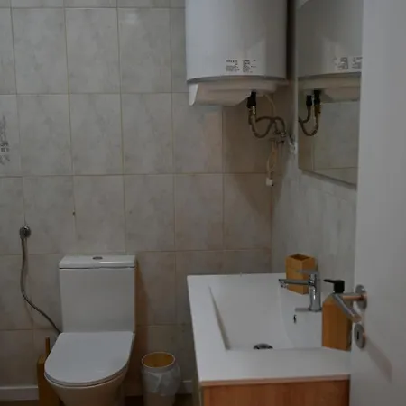 Апартаменты Downtown Lovely *