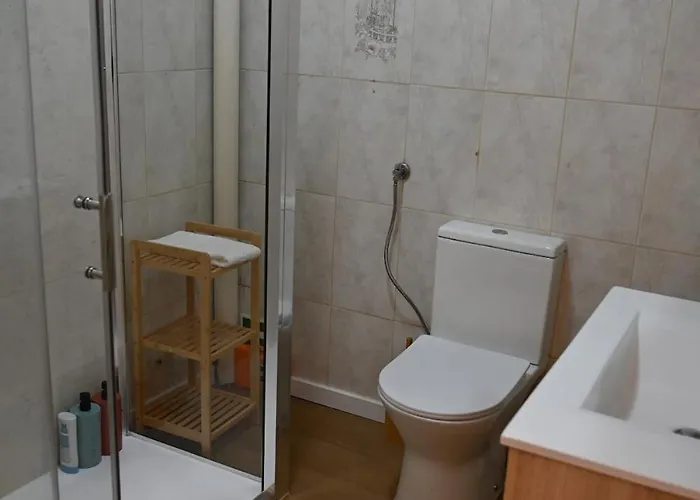 Апартаменты Downtown Lovely *